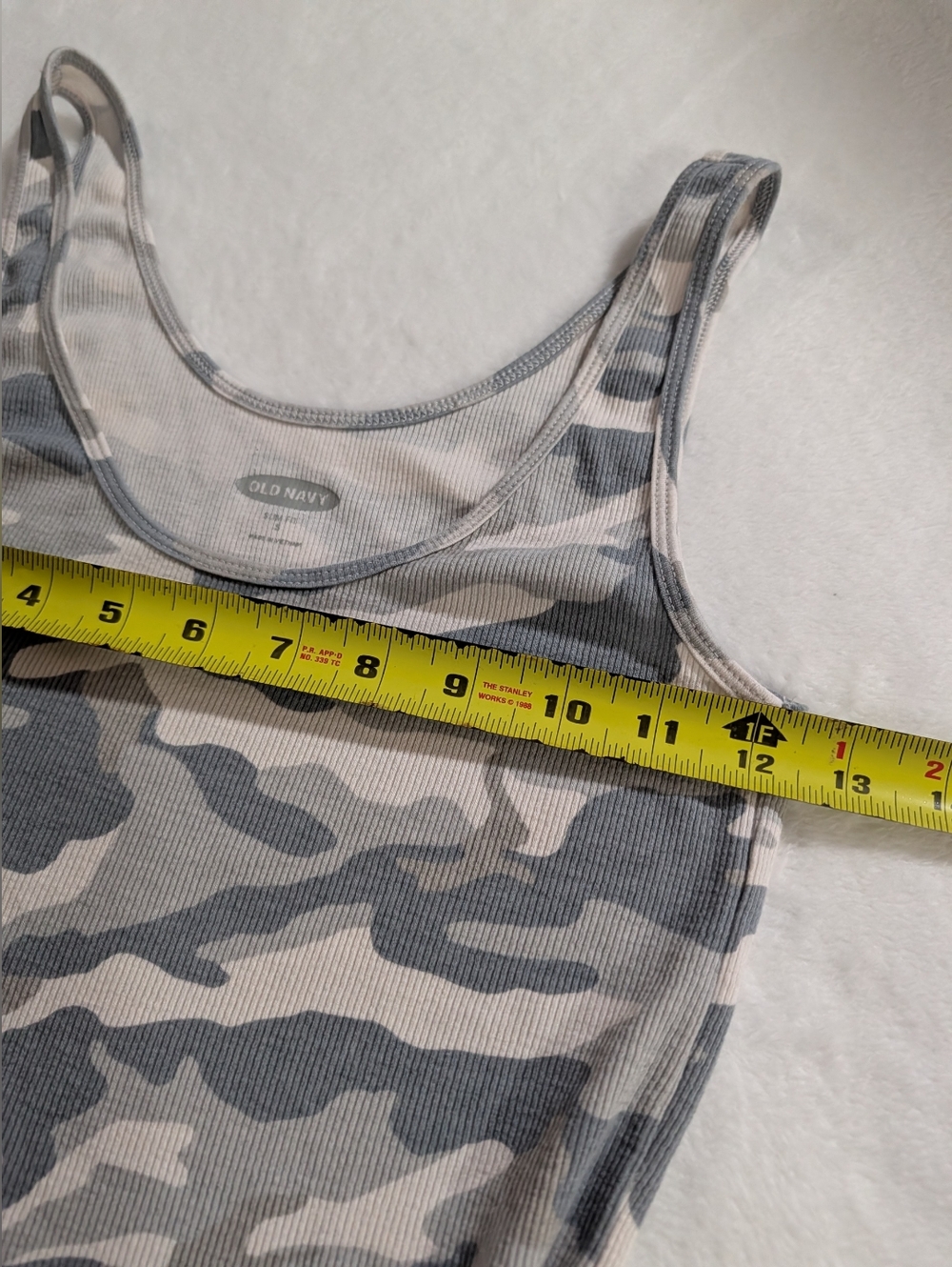 57% Cotton Old Navy Ribbed Camo Tank Top in Gray & White, Size Small - Picture 5 of 6